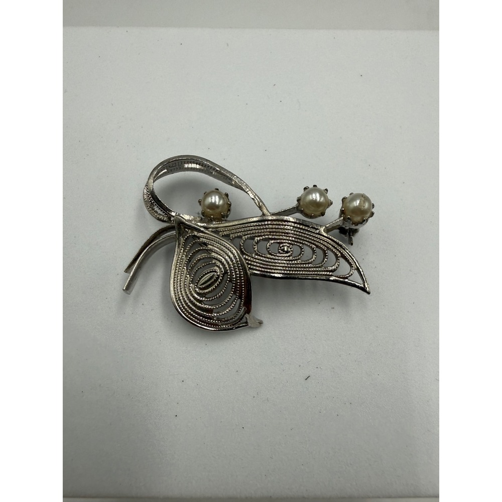 Vintage Czechoslovakia Filigree Faux Pearl Brooch Silver Tone Leaf Pin